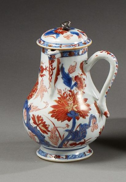 null CHINE - Epoque KANGXI (1662 - 1722)

Verseuse pansue en porcelaine à décor en...