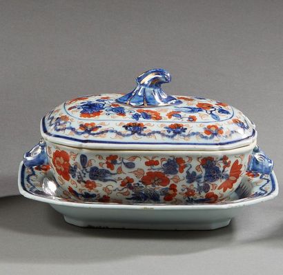 null CHINE - Epoque KANGXI (1662 - 1722)

Terrine et son présentoir en porcelaine...