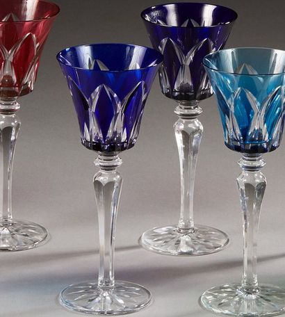 null SAINT LOUIS

12 verres en cristal taillé de couleurs