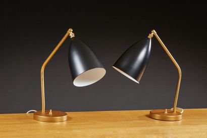 null Gräshoppa table lampe, éditions Gubi, Sweden. Une lampe de bureau en laiton...