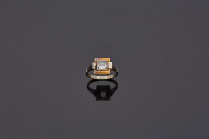 null Bague en platine et or jaune 18 k (750 millièmes) sertie d'un diamant de taille...