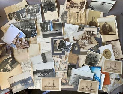 null Fort lot comprenant : photographies anciennes (portraits, voyages à l'étranger,...