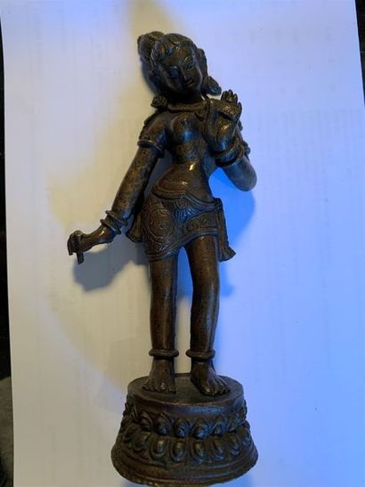 null Divinité indienne en bronze

Hauteur : 16 cm