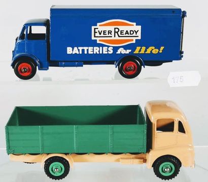 null DSTA: camion GUY transport avec portes arrières « EVER READY » bleu.

DTA: camion...