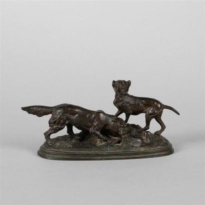 null Édouard Paul DELABRIERRE (1829-1912)

Deux chiens de chasse autour d'un canard

Bronze...