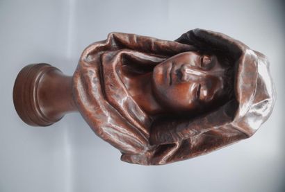 null Louis HOTTOT (1834-1905)

Buste de femme, un voile sur la tête.

Régule à patine...