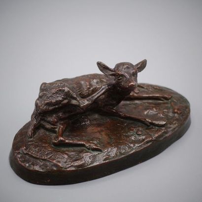 null D'après Antoine Louis BARYE (1796-1875)

Faon se grattant.

Bronze à patine...