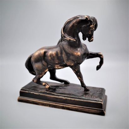 null D'apprès Antoine Louis BARYE (1796-1875) 

Le cheval turc n°4

Bronze à patine...
