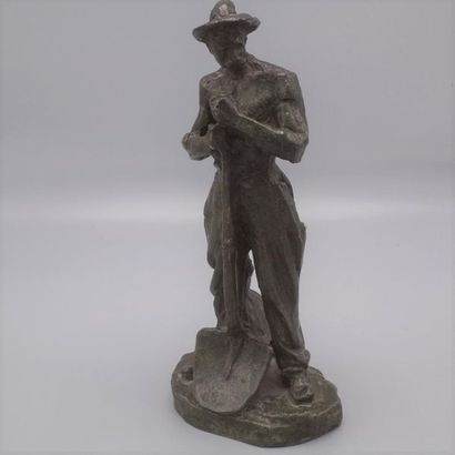 null Aimé-Jules DALOU (1838-1902)

Terrassier la pelle devant

Bronze à patine verte....