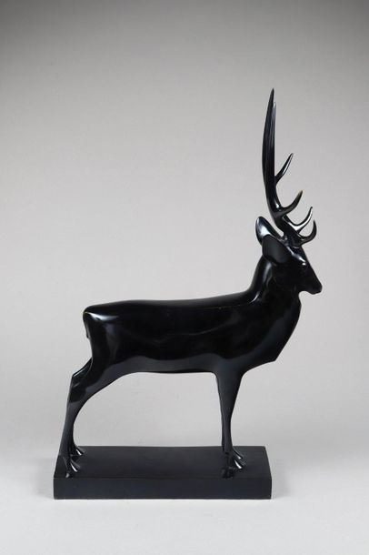 null François POMPON (1855 - 1933)

CERF VALSUANI 4/12

Bronze à patine noir brillant...