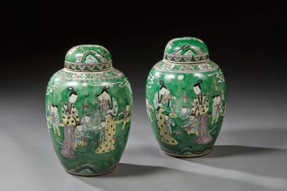 null CHINE - XIXe siècle

Paire de pots à gingembre en porcelaine émaillée vert,...