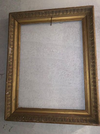 null Wooden frame and gilded stucco with moulded decoration and a frieze of palmettes....