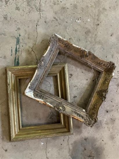 null Two frames in wood and gilded stucco (accidents and misses) 

Interior dimensions:...
