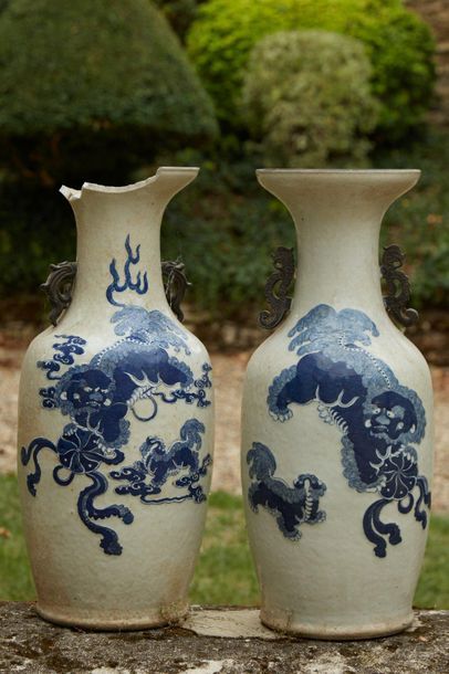 null Pair of blue-white porcelain vases decorated with dragons flanked by holds depicting...