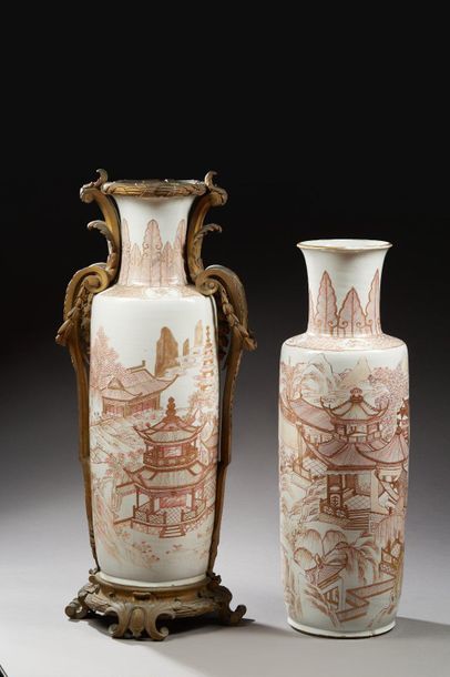 null CHINE - Epoque KANGXI (1662 - 1722) - Deux grands vases rouleaux pouvant former...
