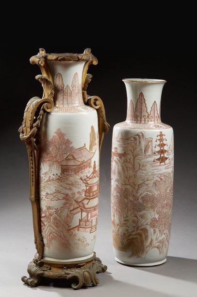 null CHINE - Epoque KANGXI (1662 - 1722) - Deux grands vases rouleaux pouvant former...