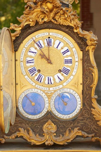 null An important pendulum clock with an eventful shape in marquetry called "Boulle"...