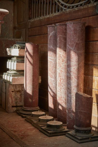 null Suite of four red marble columns, square-section bases in moulded bronze and...