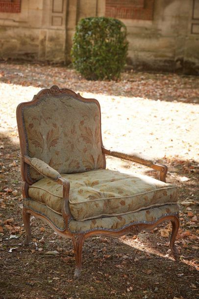 null Large armchair corner of fire with a flat back called "à la Reine" in moulded...