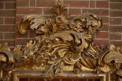 null Important carved and gilded wood frame, with rich foliage decoration in relief...