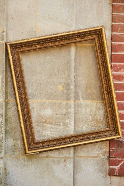 null Wooden frame and gilded stucco with foliage scroll decoration (wear and tear,...