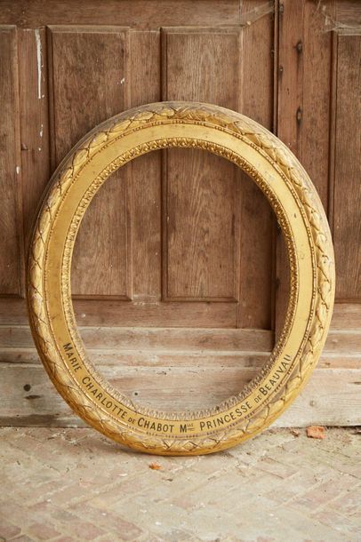 null Wooden frame and gilded stucco with oval view, inscribed "Marie Charlotte de...