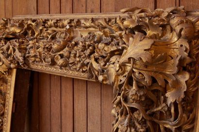 null Important frame in carved stuccoed wood and gilded in relief with lush foliage,...