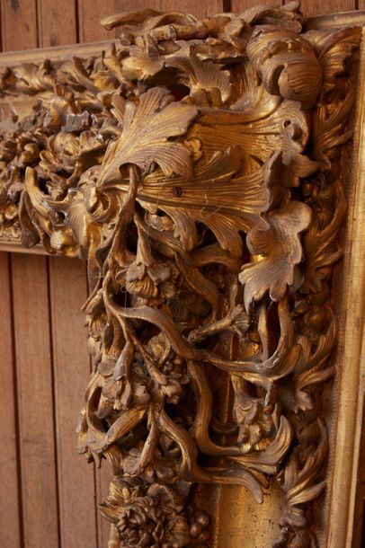 null Important frame in carved stuccoed wood and gilded in relief with lush foliage,...