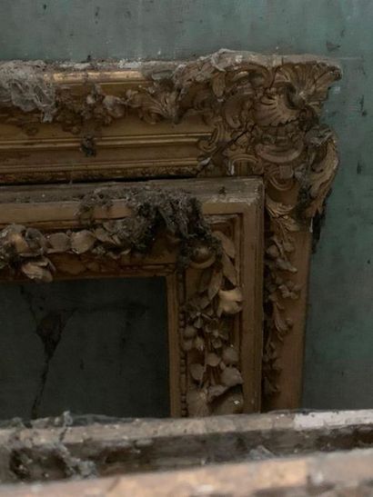 null Four gilded wood and stucco frames, one Romantic period with an oval view, openwork...