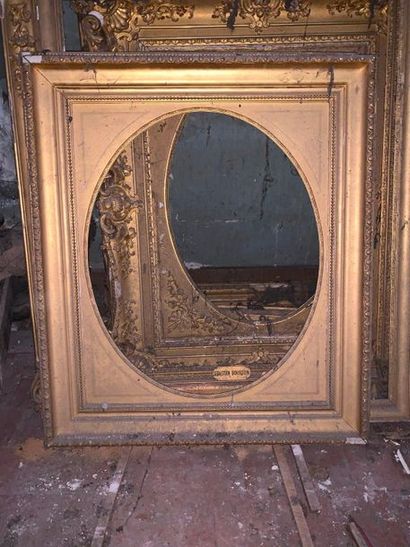 null Pair of Romantic period carved and gilded wooden frames with smooth grooves...