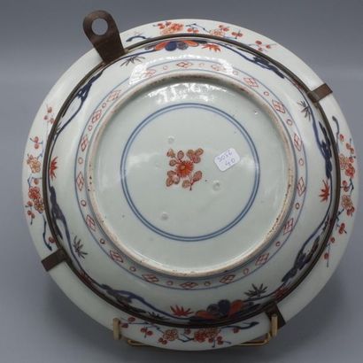 null JAPON - XVIIIe siècle

Plat rond en porcelaine émaillée polychrome à décor dit...