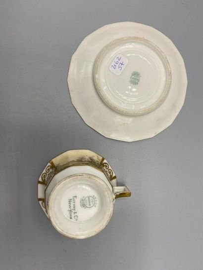 null TIFFANY & Co New York

Tasse et sa sous-tasse en porcelaine de Limoges polychrome...
