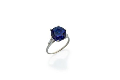 null 18 k (750 thousandths) white gold ring set with an oval 8.47 carat Burmese sapphire,...