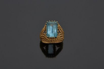 null Cocktail ring in 18 k (750 thousandths) yellow gold, wickerwork decoration,...
