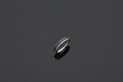 null Bague en or gris 14K (585 millièmes) la partie supérieure est sertie de diamants...