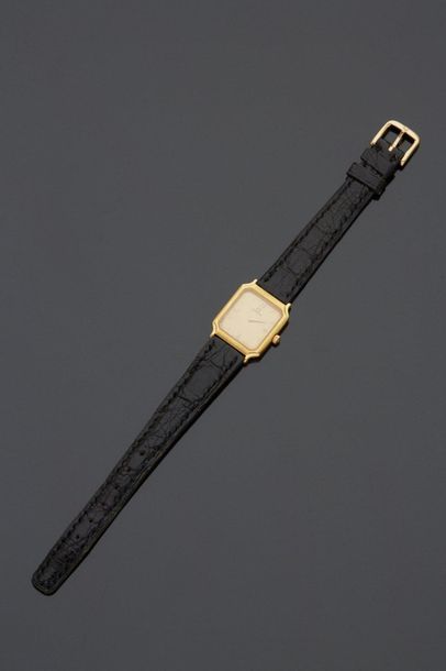 null OMEGA

18 k (750 thousandths) yellow gold wristwatch, gold octagonal dial, sword...