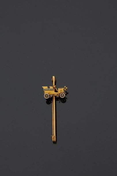 null Tie pin in 18 k (750 thousandths) yellow gold decorated with an automobile set...
