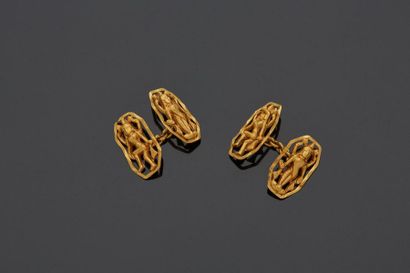 null Pair of 18 k (750 mils) yellow gold cufflinks with octagonal shape and openwork...