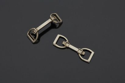 null Pair of silver cufflinks, stirrups shape, French work.

Weight: 12,5 g