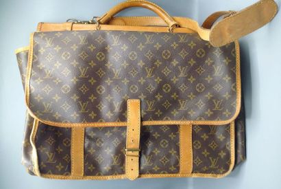 null Louis VUITTON - Large hunting bag in leather and canvas monogrammed VL, with...