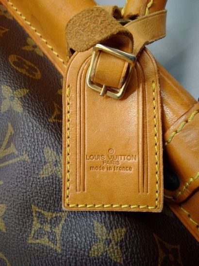 null Louis VUITTON - Grand sac de chasse en cuir et toile monogrammée VL, à deux...