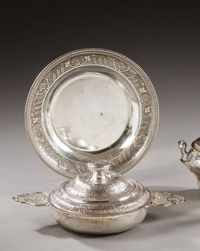 null CHAMBERY BEFORE 1750

Covered silver bowl, the border molded with gadroons,...