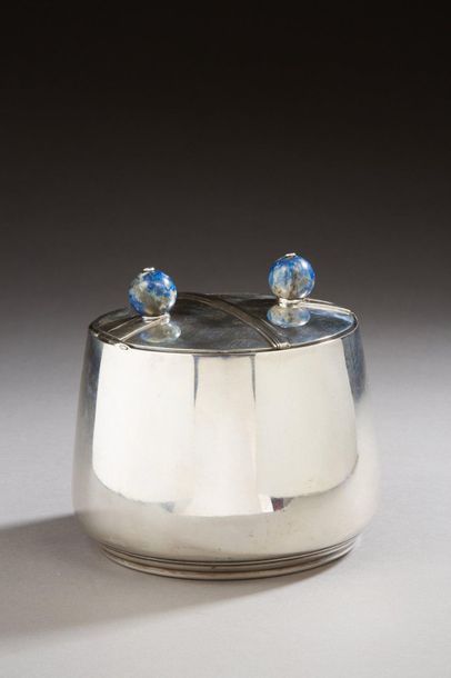 null PUIFORCAT for SAKS 

Art Deco period truncated conical silver box, the lid opens...