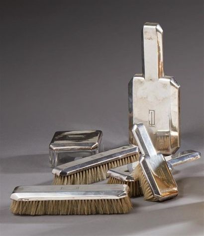 null CHRISTOFLE goldsmith

Silver plated metal hairdressing set comprising four brushes,...