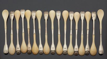 null Henry Fères & Cie for BOIN-TABURET

Suite of seventeen silver caviar spoons,...