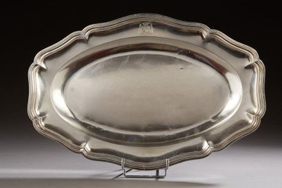 null FOUQUET GUEUDET in Paris

Oval silver serving platter, the scrolled edges moulded...