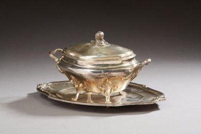 null Covered silver sauceboat with an eventful shape, the grip with floral decoration,...