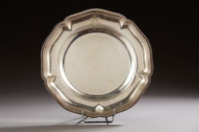 null BOINTABURET

Pair of round silver dishes, the scrolled edges moulded with gadroon...