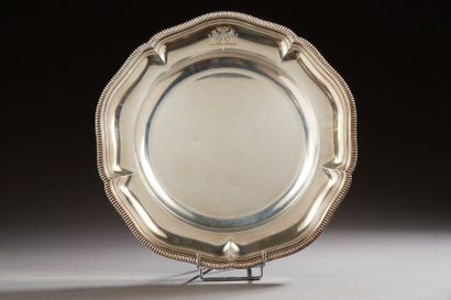 null BOINTABURET

Round silver platter, the scrolled edges moulded with gadroon decoration,...