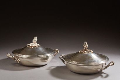 null CHRISTOFLE

Pair of silver plated metal covered vegetable dishes, the lid with...